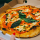 Imagen para el artículo titulado Hace 10 años, alguien pagó 10.000 bitcoins por dos pizzas familiares